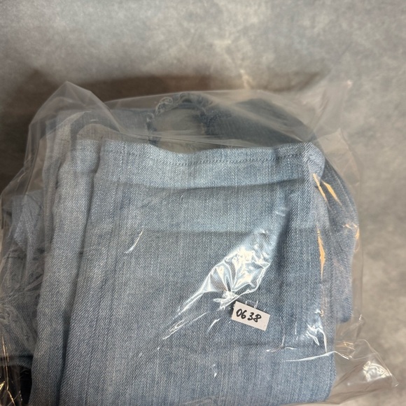 7 For All Mankind Women’s Jeans Sz 30 (Fits 28x29) Distressed Blue Italy - Picture 16 of 16